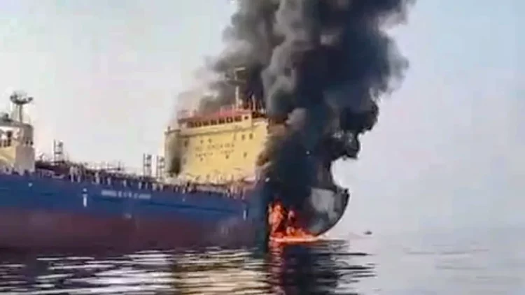 Hapet zjarr në Ngushticën e Hormuzit, Irani godet dy anije cisternë që transportonin naftë