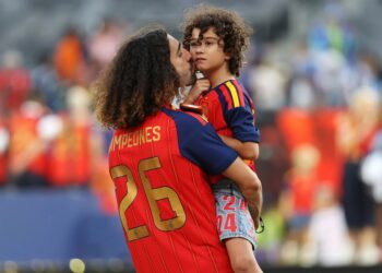 Flokët që e bënë ikonë/ Cucurella zbulon arsyen: Kam djalin me autizëm, nuk i pres që të më dallojë mes 22 futbollistëve