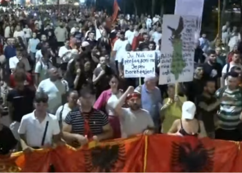 “Rama tradhtar dhe antishqiptar”, akuza të forta nga protesta para Kryeministrisë