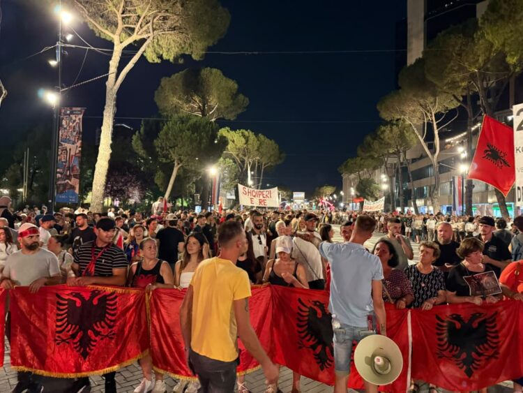 Përfundon protesta e 48-të kundër qeverisë, marshimi mbyllet para Kryeministrisë