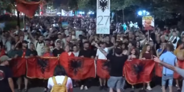 Mbyllet protesta e ditës së 57-të te Kryeministria: Nesër te Parlamenti!