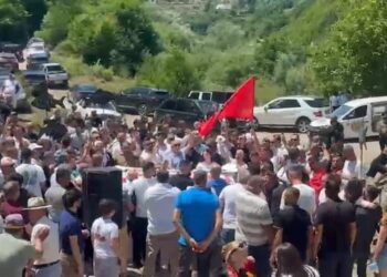 Banorët e Nikaj-Mërturit në protestë kundër digave të KESH-it: Po ndryshojnë rrjedhën e lumit