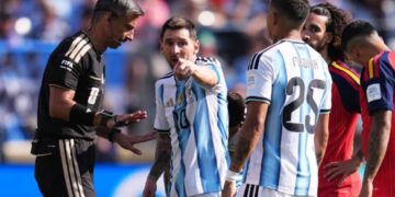 Arbitri slloven tregon si u soll Leo Messi në finalen e Botërorit