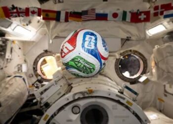 Premtimi i pazakontë i NASA-s: Nëse SHBA fiton Botërorin, topi zyrtar do të dërgohet në Hënë