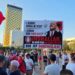 Protesta e 43-të kundër qeverisë, pankarta ironike për Ramën: “I këndoi hoxha në vesh, i këndoi dhe Kanye West”