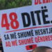“Sa më shumë heshtje, aq më shumë rezistencë!”/ Pankartat pikante në ditën e 48-të të protestës