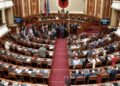 Kuvendi/ Mazhoranca përdor forcën e kartonit, kalon direkt në votim të gjitha projektligjet e rendit të ditës