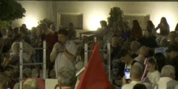 Pedagogu Lush Susaj në protestë: Shqipëria nuk do të mbetet nën këmbët e horrave dhe hajdutëve të kombit