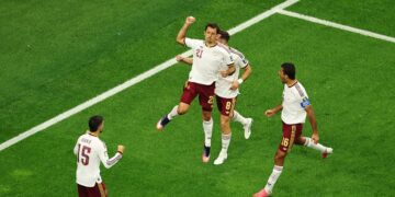 Spanja e mbyll në avantazh pjesën e parë me Francën, edhe 45 minuta për finalen