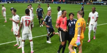 Mbyllet pa gola pjesa e parë, Anglia dhe Argjentina lënë gjithçka të hapur për finalen