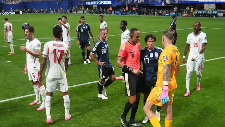 Mbyllet pa gola pjesa e parë, Anglia dhe Argjentina lënë gjithçka të hapur për finalen