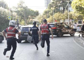 Shkon në 23 numri i të shoqëruarve në polici/ Qytetarët: Lironi protestuesit, dhuna nuk na ndal