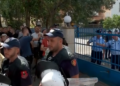 Komiteti i Helsinkit reagon pas shoqërimit brutal të protestuesve: Do të ndjekim rrugën institucionale për çdo rast