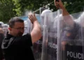 “Mjaft është mjaft”/ Sky News: Protestat janë kthyer në demostrata kundër kryeministrit Edi Rama