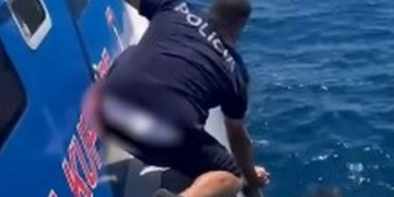 Momente paniku në Himarë dhe Ksamil, Policia Kufitare shpëton 9 turistë të huaj nga mbytja