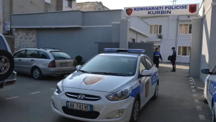 Grabitje me armë në Kurbin/ Pasi e qëlloi në këmbë, vjedhësi i merr makinën 22-vjeçarit