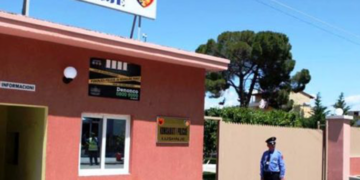 Dyshohet se abuzoi me vajzën me probleme të shëndetit mendor, në kërkim 42-vjeçari