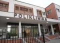 Plagosja me thikë në Shkodër, arrestohen 18-vjeçari dhe babai i tij! Sulmi ndodhi brenda Poliklinikës