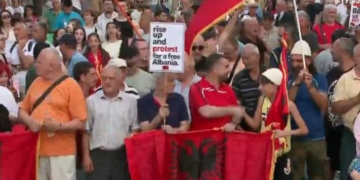 Protesta e 47-të kundër Ramës/ Nga Sheshi “Skënderbej”, qytetarët marshojnë drejt Kryeministrisë