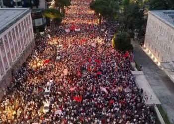 Dita e 40-të e protestës në Tiranë, kërkohet dorëheqja e kryeministrit Rama
