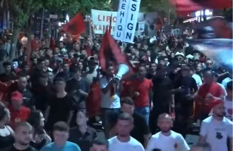 Diaspora e gjitha në shesh, mesazhi i fortë e aktivistes: Drejtësia të hetojë kryeministrin