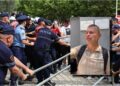 Protestuesi i arrestuar hyn në grevë urie, avokati: Policia e ka dhunuar edhe pse shfaqi kriza epilepsie