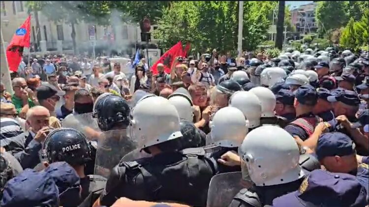 51 ditë revoltë për dorëheqjen e Ramës, qytetarët do të protestojnë sot para Kuvendit
