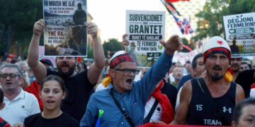 Dita e 50-të e ‘Revolucionit të Flamingove’/ Gazeta holandeze: Protestuesit kërkojnë dorëheqjen e Ramës