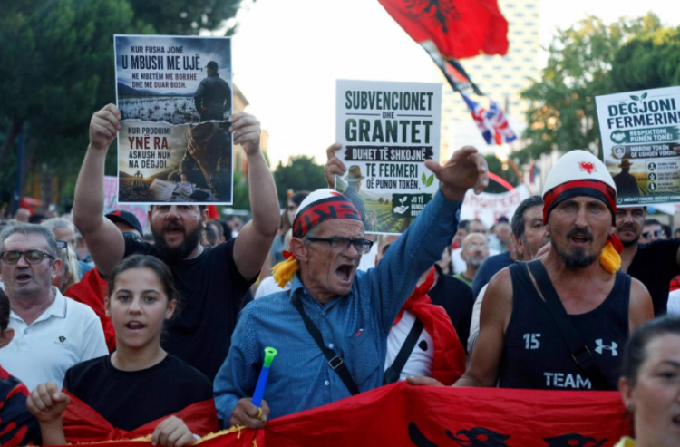 Dita e 50-të e ‘Revolucionit të Flamingove’/ Gazeta holandeze: Protestuesit kërkojnë dorëheqjen e Ramës