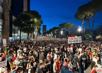 Protesta antiqeveritare hyn në ditën e 59, qytetarët thirrje Ramës: Jep dorëheqjen!