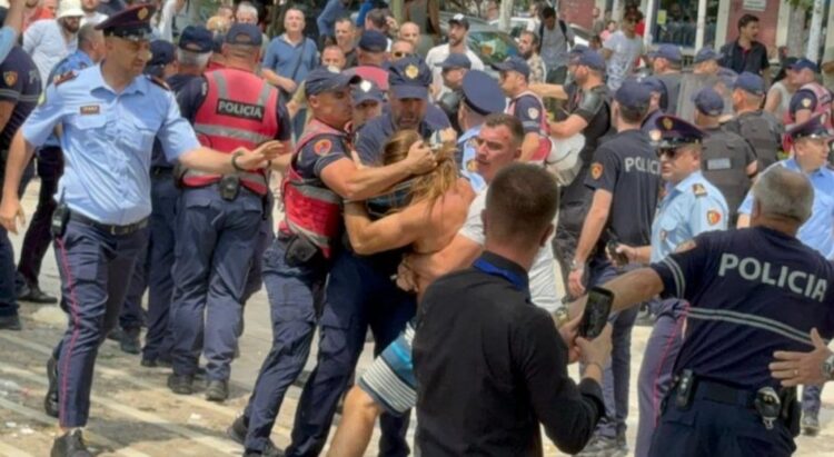 Partia Demokratike Europiane në krah të protestuesve: Ndërhyrja e policisë, jo e denjë për një vend që synon BE-në