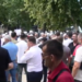 ‘Erion Braçe bib*lushi, la la la la, protestuesit nisen drejt hyrjes së parlamentit kur shfaqet deputeti i PS