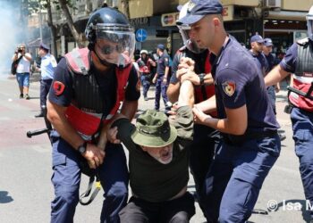 Protestuan para Parlamentit! Policia arreston 19 persona dhe 12 të tjerë i procedon penalisht (Emrat)