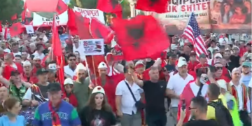 Protestuesit nisen nga Sheshi “Skënderbej” drejt Kryeministrisë