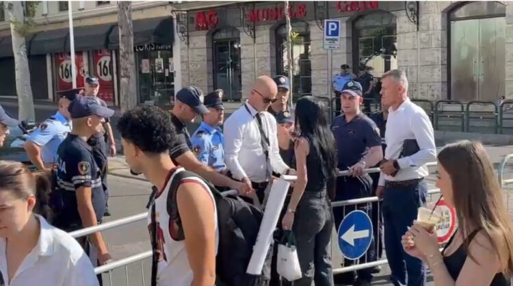 “Hapni rrugën”/ Policia  e fut parlamentin në “shtetrrethim” të plotë, qytetarët përplasen me efektivët
