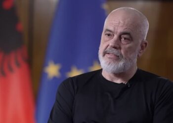 Gazetarja britanike nxjerr zbuluar Ramën për projektet në Sazan dhe Zvërnec: I pashë vetë buldozerët dhe …