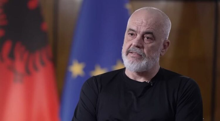Gazetarja britanike nxjerr zbuluar Ramën për projektet në Sazan dhe Zvërnec: I pashë vetë buldozerët dhe …