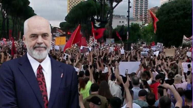 Protestuesi: Rama deshi timonin dhe e mori, tani po na çon në humnerë!