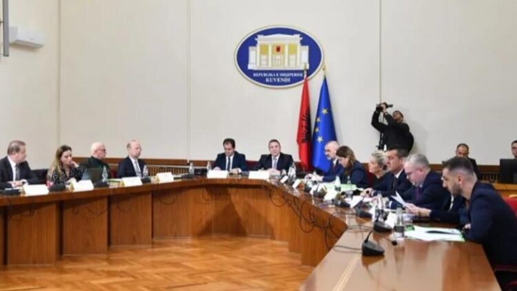Reforma Zgjedhore/ Komisioni kërkon shtyrjen e afatit të punës deri më 30 nëntor