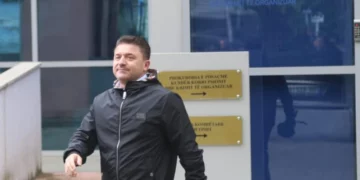 Gjykata e Posaçme kthen për hetime të mëtejshme dosjen e ish-kryebashkiakut të Kavajës, Elvis Roshi