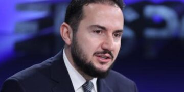 “Të gatshëm të ndihmojmë Spanjën…”, Salianji shpërthen ndaj Ramës: Shqiptarët luftojnë zjarret me degë pemësh, ti shitesh si “shpëtimtari”