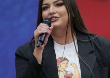 Sara Mila mbron Ramën dhe sulmon protestuesit: Janë sorra anti-shqiptarë, e urrejnë progresin e vendit