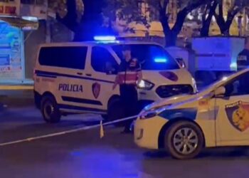 Të shtëna me armë në Sarandë, plagoset një person