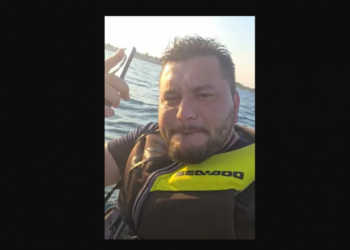 Kaloi ilegalisht në SHBA me motor uji dhe hyri Live në rrjetet sociale, agjentët federalë arrestojnë shqiptarin