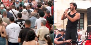 Edhe turistët i bashkohen revoltës te Kryeministria, qytetari suedez: Merrni fatet e kombit në dorë!
