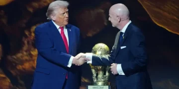 Prapaskena që krijoi polemika: Trump ndërhyri tek Infantino për t’i hequr pezullimin lojtarit amerikan
