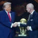 Prapaskena që krijoi polemika: Trump ndërhyri tek Infantino për t’i hequr pezullimin lojtarit amerikan