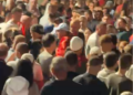 Turma e jashtëzakonshme në shesh, qytetari humb ndjenjat mes protestës