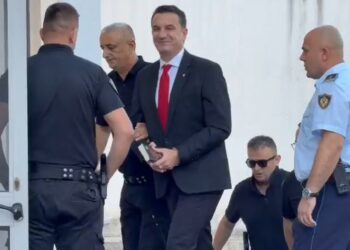Kërkon shkarkimin e Ols Dados si prokuror, Erion Veliaj mbërrin në Gjykatën Administrative