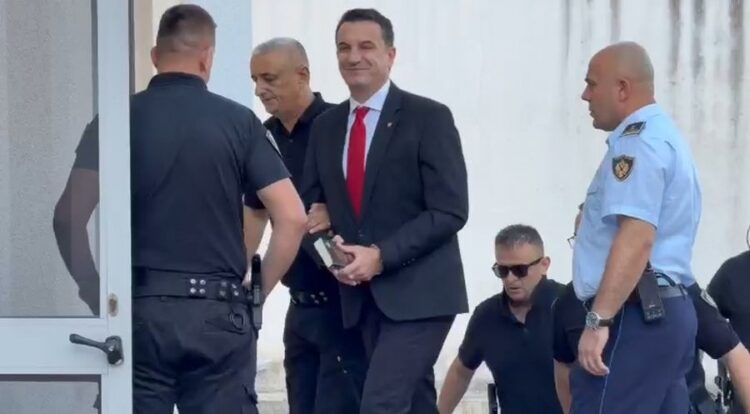 Kërkon shkarkimin e Ols Dados si prokuror, Erion Veliaj mbërrin në Gjykatën Administrative